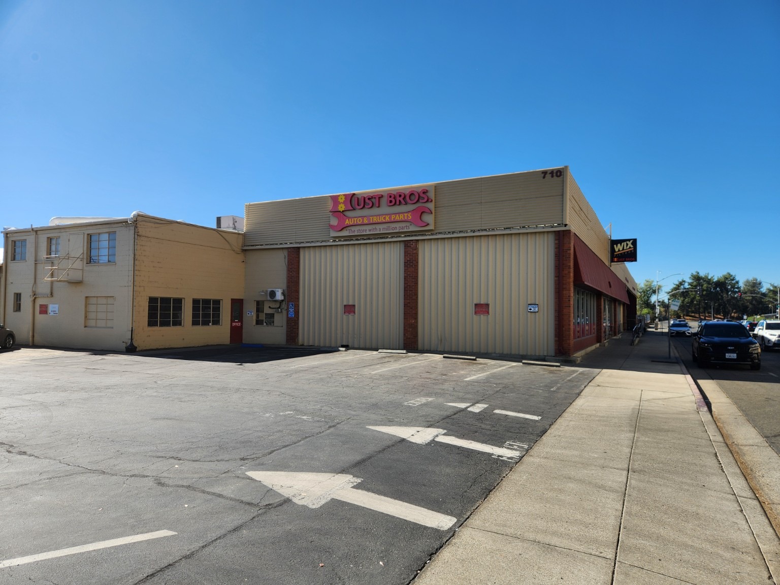 Current Hust Brothers building in Marysville California